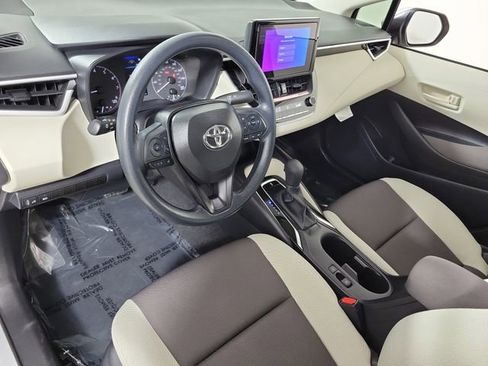 Used 2025 Toyota Corolla LE FWD image 18