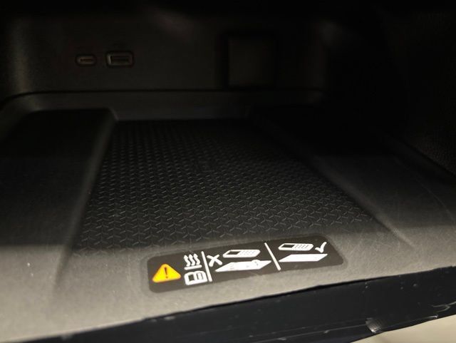 Used 2025 Chevrolet Traverse LT FWD image 25