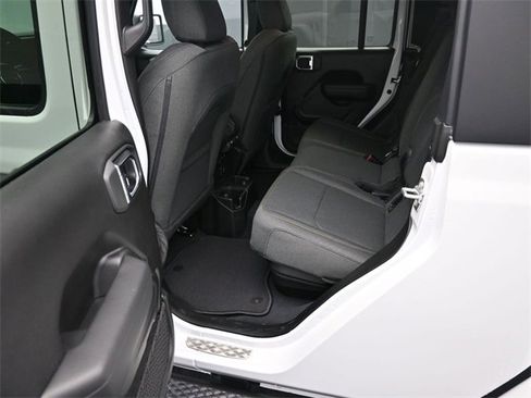 Used 2024 Jeep Gladiator Sport image 13