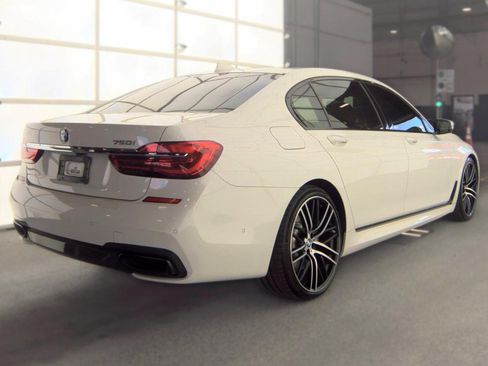 Used 2019 BMW 750i w/ Executive Package RWD image 3