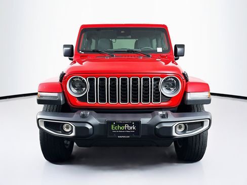 Used 2025 Jeep Wrangler Unlimited Sahara AWD/4WD image 2
