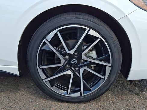 Used 2025 Nissan Sentra SR w/ SR Premium Package FWD image 6