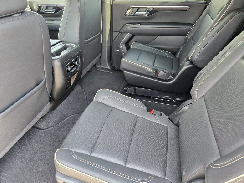 Used 2025 Chevrolet Suburban Premier RWD image 31