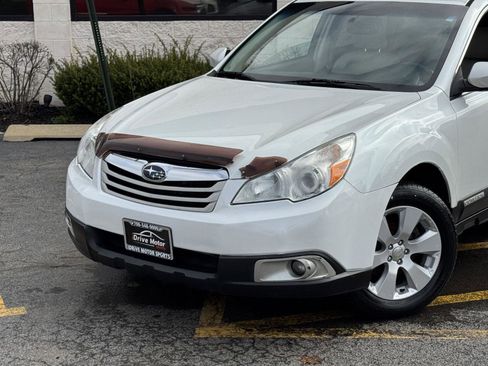Used 2011 Subaru Outback 2.5i Premium image 3