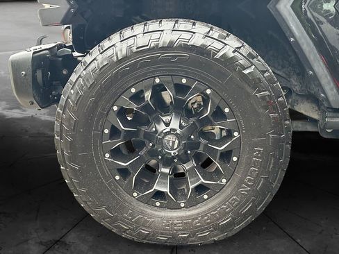 Used 2018 Jeep Wrangler Unlimited Sahara AWD/4WD image 28