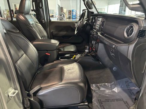 Used 2022 Jeep Wrangler Unlimited Rubicon 4xe w/ Cold Weather Group AWD/4WD image 19