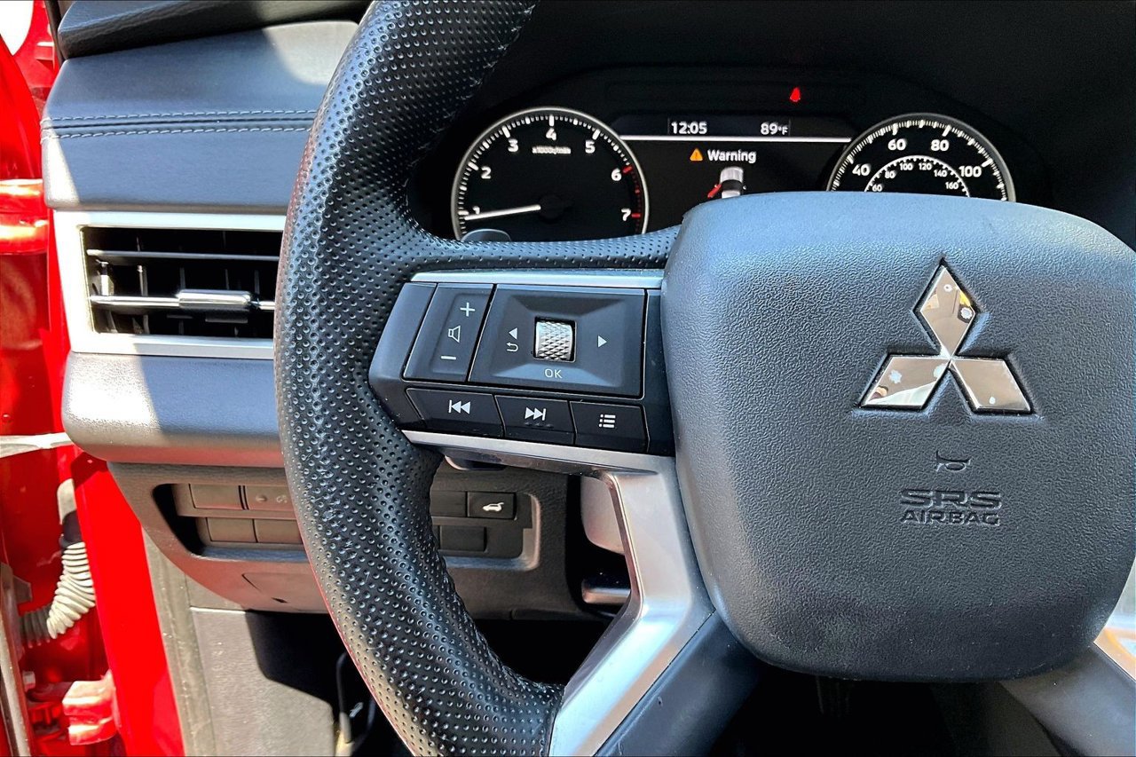 Used 2022 Mitsubishi Outlander SE AWD/4WD image 10