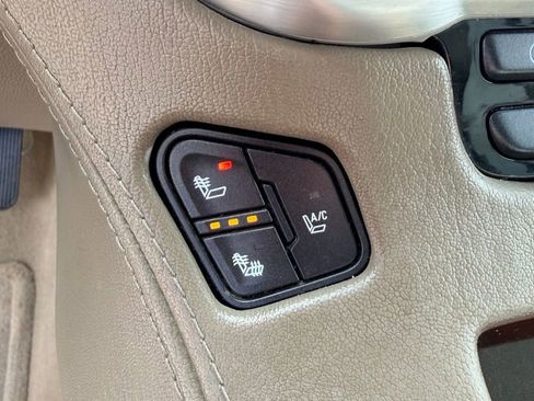 Used 2016 GMC Yukon XL SLT image 12