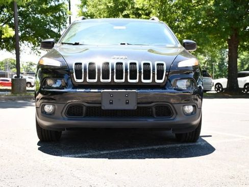 Used 2017 Jeep Cherokee Latitude w/ Cold Weather Group FWD image 2