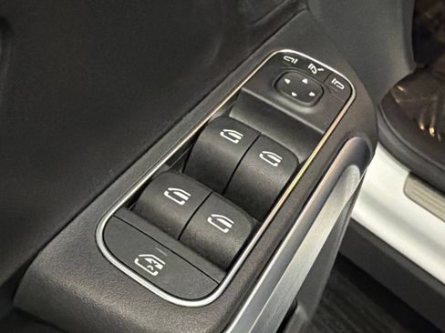 Used 2023 Mercedes-Benz GLB 250 image 22