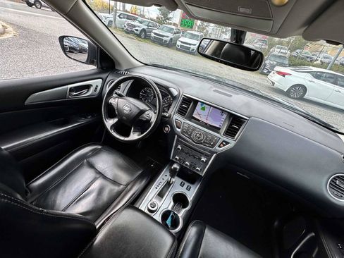 Used 2020 Nissan Pathfinder SL AWD/4WD image 16