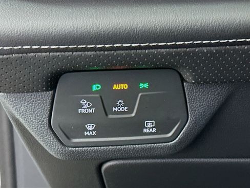 Used 2025 Volkswagen Atlas SE image 16