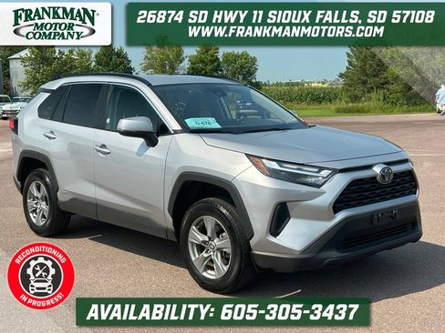 Used 2025 Toyota RAV4 XLE AWD/4WD image 1