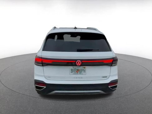 Used 2025 Volkswagen Taos SE image 12