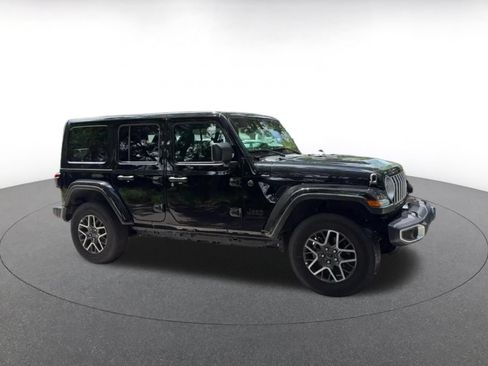 Used 2025 Jeep Wrangler Unlimited Sahara AWD/4WD image 2