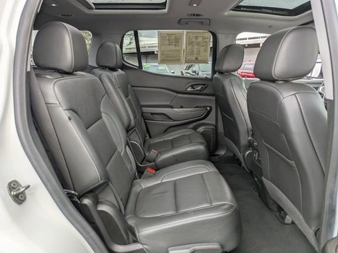 Used 2023 GMC Acadia SLT w/ Technology Package image 41