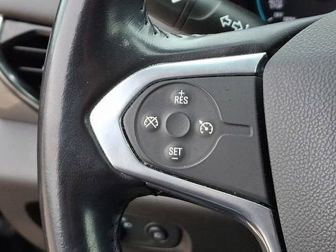 Used 2021 Chevrolet Traverse LT image 25