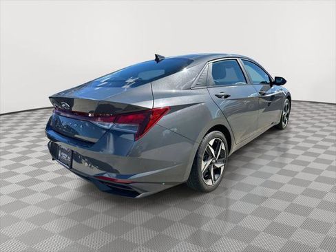 Used 2023 Hyundai Elantra SEL w/ Convenience Package image 3