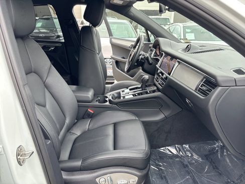 Used 2026 Porsche Macan AWD/4WD image 17