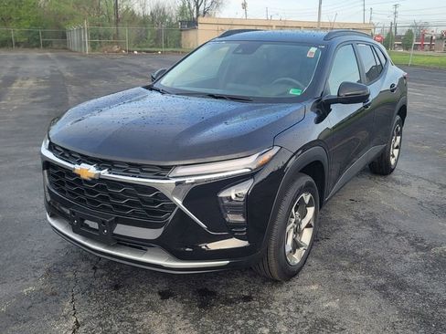 Used 2026 Chevrolet Trax LT FWD image 5