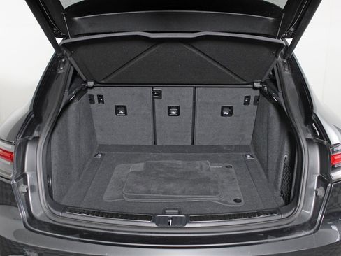 Used 2024 Porsche Macan image 14