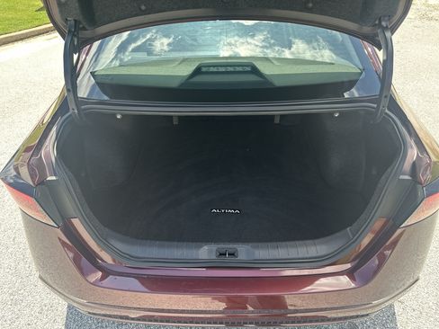Used 2025 Nissan Altima 2.5 SV FWD image 18