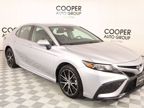 Used 2024 Toyota Camry SE FWD image 1