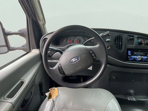 Used 2005 Ford E-350 and Econoline 350 Super Duty image 11