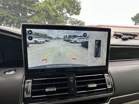 Certified 2024 Lincoln Navigator Black Label AWD/4WD image 17