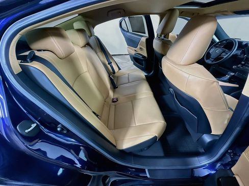 Used 2025 Lexus ES 300h w/ Premium Package FWD image 11