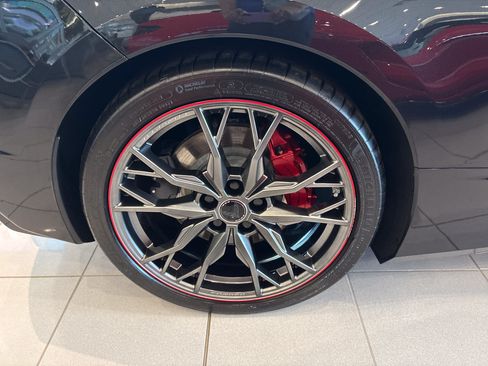 Used 2023 Chevrolet Corvette Stingray Premium Conv w/ Z51 Performance Package RWD image 8