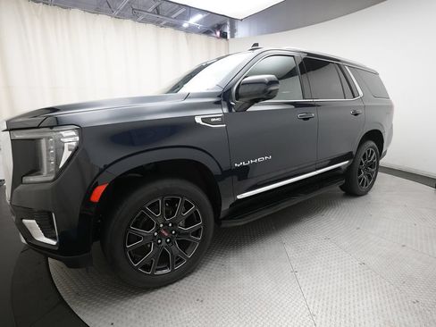 Used 2024 GMC Yukon SLT w/ SLT Luxury Package AWD/4WD image 1