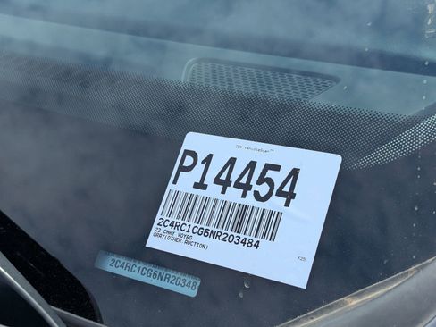Used 2022 Chrysler Voyager LX image 28
