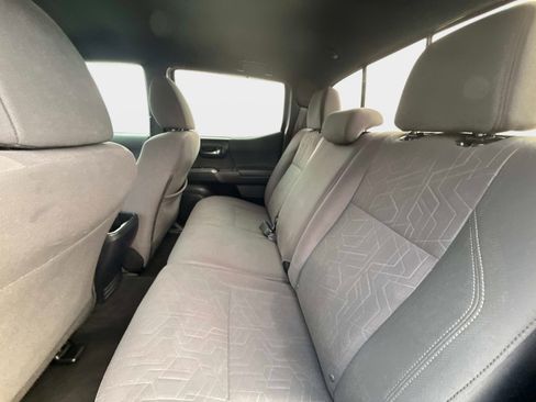 Used 2019 Toyota Tacoma TRD Off-Road w/ Technology Package image 14