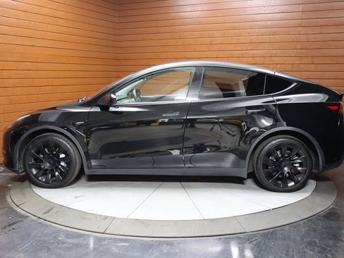 Used 2021 Tesla Model Y Long Range image 9