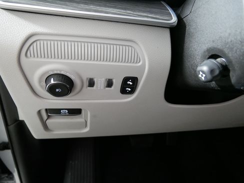 Used 2023 Jeep Wagoneer L Series II AWD/4WD image 26