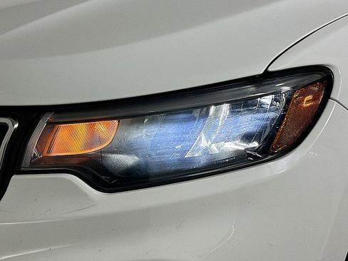 Used 2022 Jeep Compass Latitude image 30