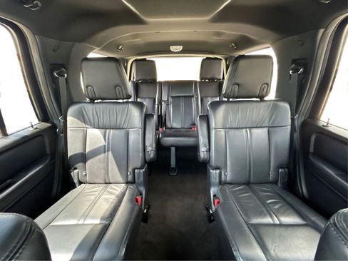 Used 2016 Lincoln Navigator Select image 16