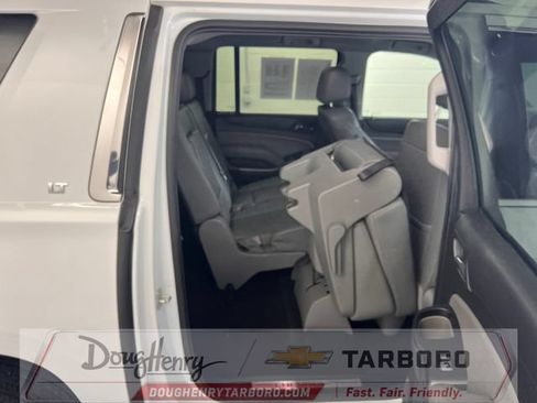 Used 2018 Chevrolet Suburban LT RWD image 40