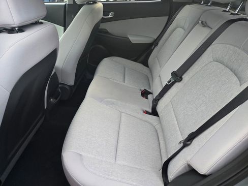 Used 2023 Hyundai Kona SE image 9