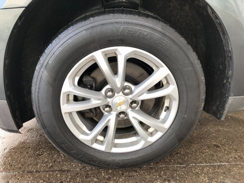 Used 2017 Chevrolet Equinox LT w/ Convenience Package image 4