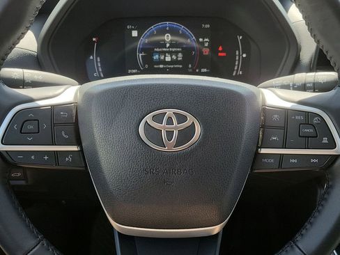 Used 2025 Toyota Grand Highlander AWD image 11