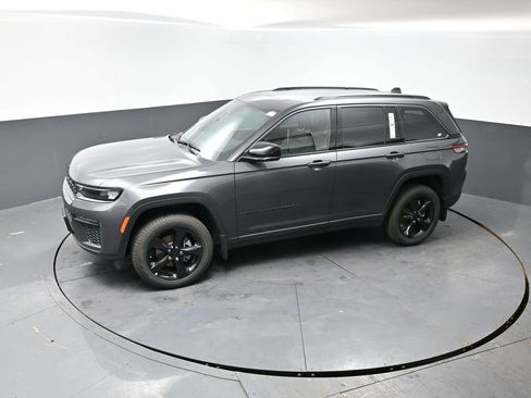 New 2026 Jeep Grand Cherokee Limited w/ Limited Altitude Package AWD/4WD image 33