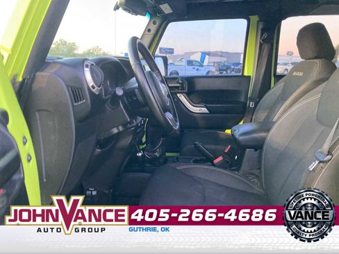 Used 2017 Jeep Wrangler Unlimited Sahara AWD/4WD image 3