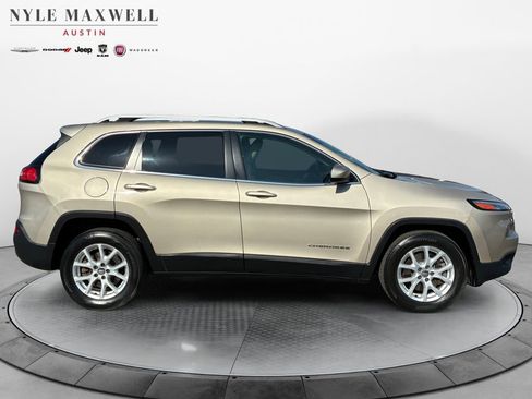 Used 2015 Jeep Cherokee Latitude w/ Cold Weather Group image 17