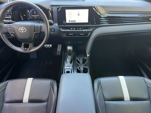 Used 2025 Toyota Camry SE FWD image 13