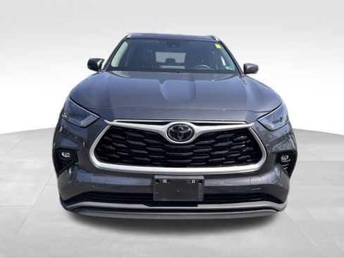 Used 2023 Toyota Highlander XLE FWD image 10