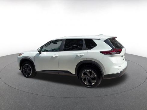 Used 2025 Nissan Rogue SV AWD/4WD image 10