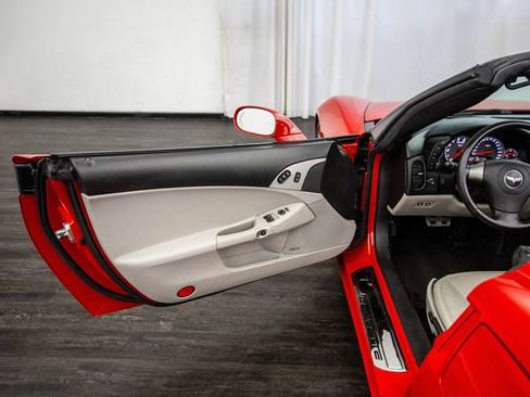Used 2008 Chevrolet Corvette Convertible w/ Preferred Equipment Group image 16