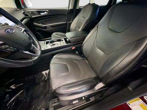 Used 2019 Ford Edge Titanium w/ Equipment Group 301A FWD image 10
